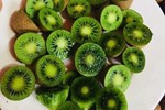Kiwi xanh cuối mùa quả to đều, ngọt, thơm mà giá rẻ giật mình-6