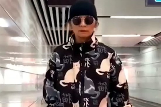 Bà cụ 60 tuổi ăn mặc sành điệu như giới trẻ