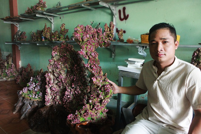 Chiêm ngưỡng hòn non bộ được ghép từ đá ruby có giá gần 2 tỷ đồng-1