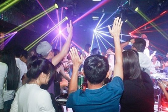Hà Nội cho phép quán bar, karaoke, vũ trường hoạt động trở lại