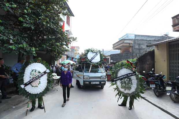 Đám tang đẫm nước mắt, hàng trăm người dân đến tiễn đưa chiến sĩ CSCĐ bị tài xế xe khách tông tử vong-2