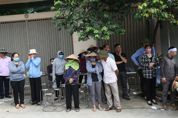 Đám tang đẫm nước mắt, hàng trăm người dân đến tiễn đưa chiến sĩ CSCĐ bị tài xế xe khách tông tử vong-5