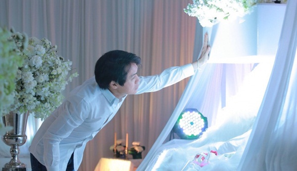 Nuôi hy vọng đoàn tụ với con gái 3 tuổi đã qua đời, cặp vợ chồng Thái Lan quyết định đông lạnh thi thể con để chờ ngày đứa trẻ hồi sinh-3