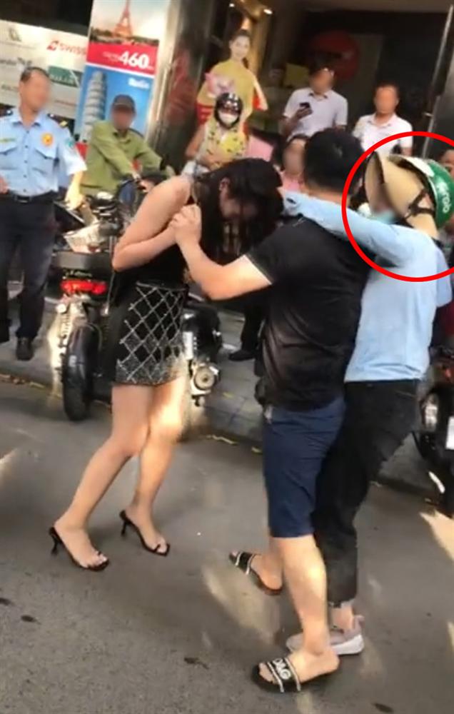 Danh tính người vợ vụ đánh ghen trên phố Lý Nam Đế được tiết lộ qua một người quen: Gia đình quyền thế, nhà có dinh thự, rất hiền lành và thương chồng con-1