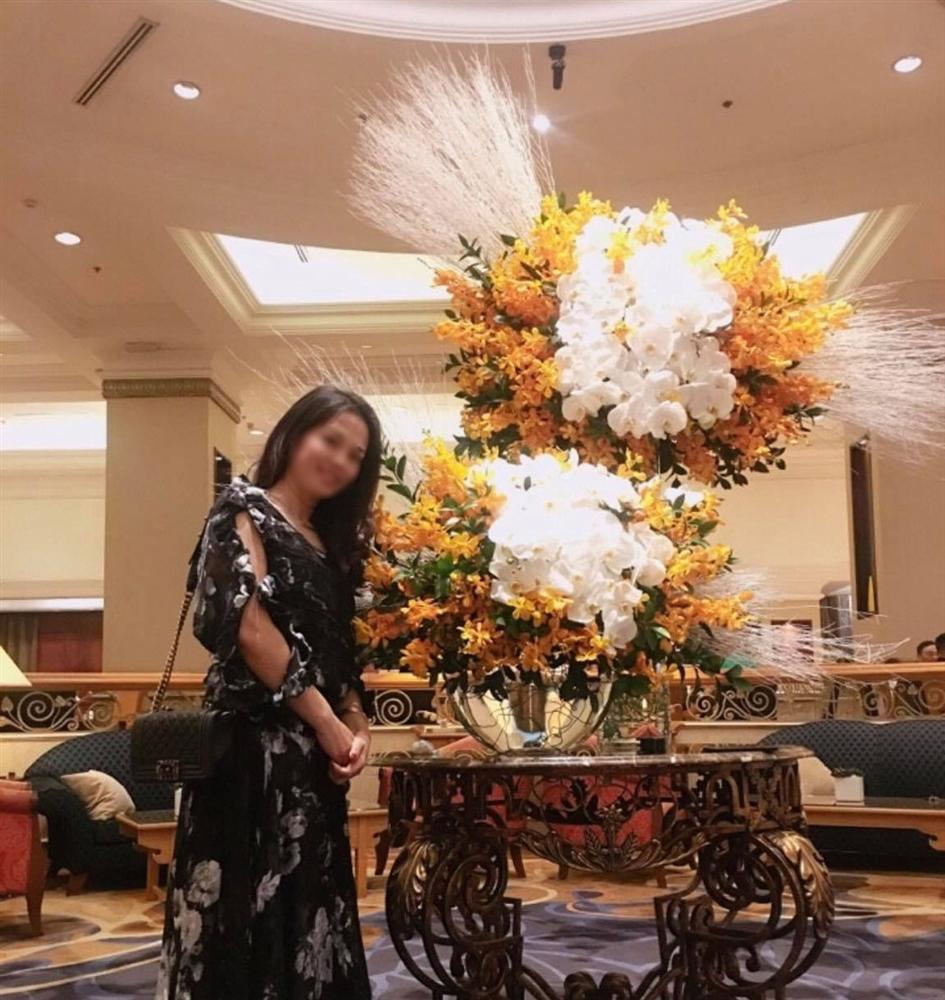 Danh tính người vợ vụ đánh ghen trên phố Lý Nam Đế được tiết lộ qua một người quen: Gia đình quyền thế, nhà có dinh thự, rất hiền lành và thương chồng con-4