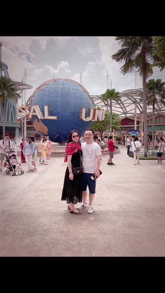 Danh tính người vợ vụ đánh ghen trên phố Lý Nam Đế được tiết lộ qua một người quen: Gia đình quyền thế, nhà có dinh thự, rất hiền lành và thương chồng con-3