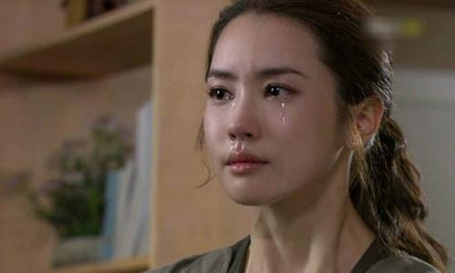 Nhìn chồng thương tích đầy mình, tôi đòi người đàn ông gây tai nạn phải đền bù nhưng khi vợ anh ta xuất hiện thì tôi không đành lòng cầm tiền-1