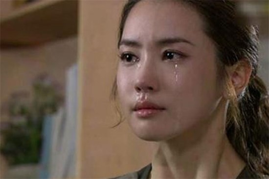 Nhìn chồng thương tích đầy mình, tôi đòi người đàn ông gây tai nạn phải đền bù nhưng khi vợ anh ta xuất hiện thì tôi không đành lòng cầm tiền