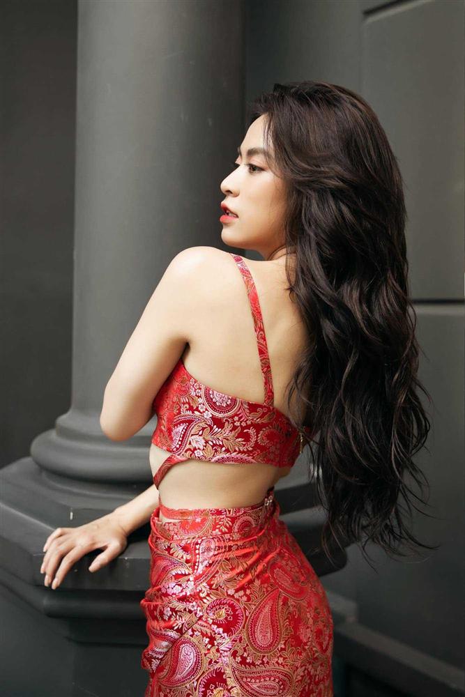 Diện đồ hoạ tiết bách phát bách trúng như Hoàng Thuỳ Linh, không bị già mà vẫn sang chảnh-4