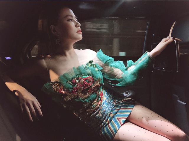 Diện đồ hoạ tiết bách phát bách trúng như Hoàng Thuỳ Linh, không bị già mà vẫn sang chảnh-9