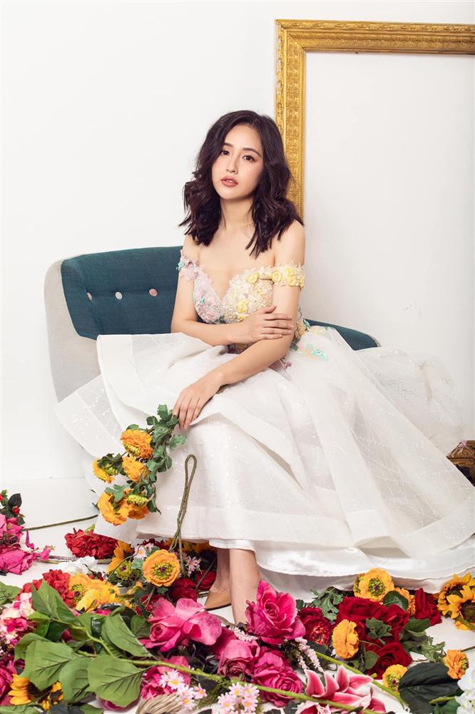 Hoa hậu mặc bốc nhất hẳn là Mai Phương Thúy: Chuyên diện váy áo trễ nải, nhiều phen vòng 1 như trào ra ngoài-8