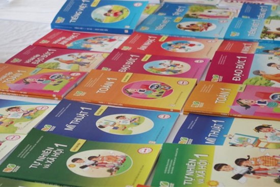Lớp 1 thì mua thêm cả chục cuốn sách tham khảo để làm gì?