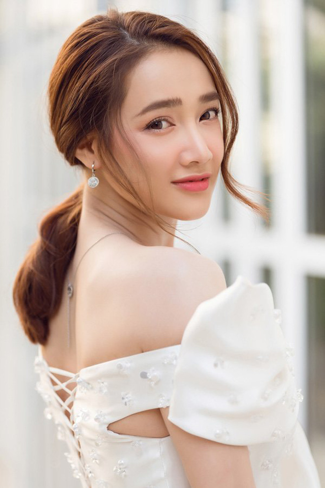 Mẹ bỉm” Nhã Phương lâu lắm mới khoe ảnh sexy như thế này: Body nuột hết nấc, nhưng thần thái mới là đỉnh cao-4