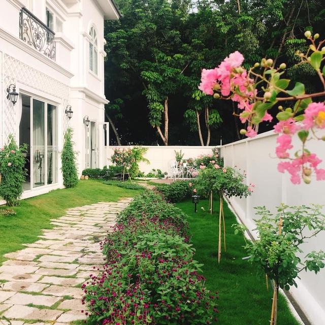 Biệt thự nhà vườn ngập tràn các loại hoa của gia đình ở Bình Dương-4