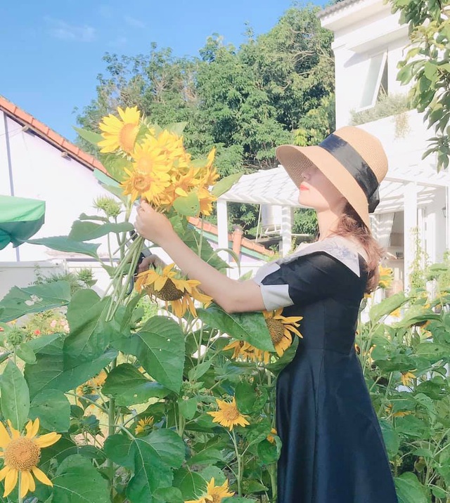 Biệt thự nhà vườn ngập tràn các loại hoa của gia đình ở Bình Dương-11