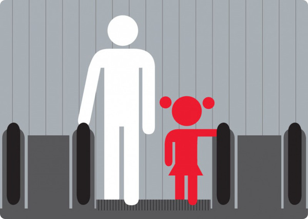 Bé trai 3 tuổi bị mắc kẹt chân trong thang cuốn ở trung tâm thương mại chỉ vì đôi giày quen thuộc mà các mẹ hay mua cho con-5