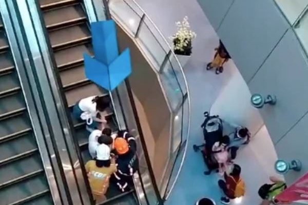 Bé trai 3 tuổi bị kẹt tay vào ổ khóa phải nhập viện, bác sĩ nhi đồng liền đưa lời khuyên cho các bậc phụ huynh-2