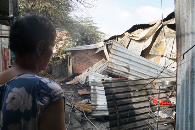 Dãy nhà trọ ở Sài Gòn sụp đổ trong biển lửa, nhiều gia đình nghèo bật khóc vì tài sản bị thiêu rụi-5