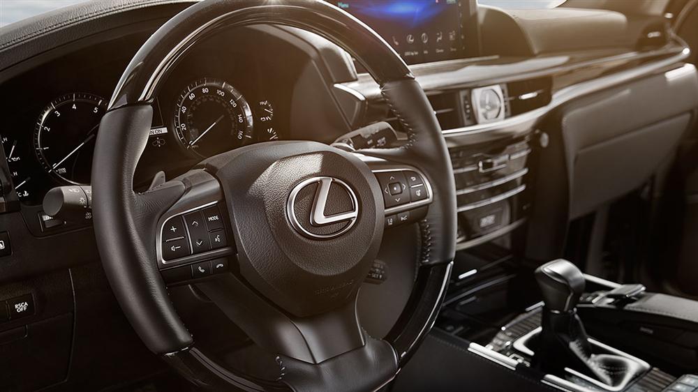 Tất tần tật về xế sang Lexus 570 trong vụ đánh ghen ở Lý Nam Đế: Được gọi là xe chủ tịch, giá bán từ 8,34 tỷ đồng và người cầm lái thường không phải chủ!-11