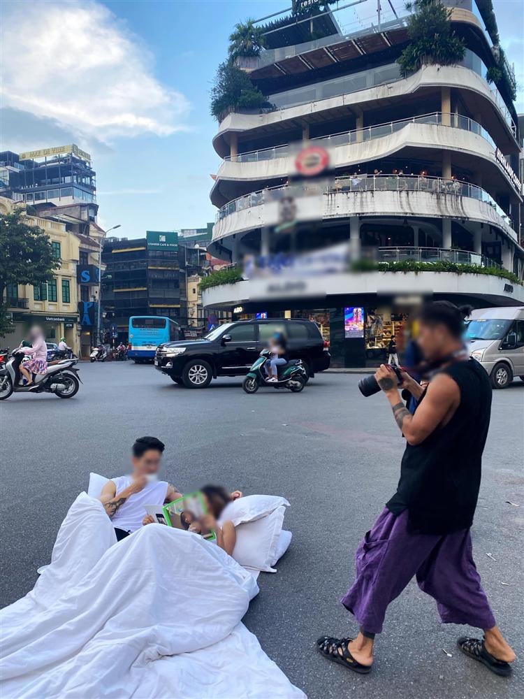 Lưu lại khoảnh khắc hôn nhân sao cho văn minh? Đừng đỗ xe ở đường cao tốc hay nằm chềnh ềnh giữa phố chỉ vì kỷ niệm đẹp của riêng bạn!-9