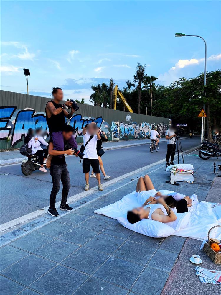 Lưu lại khoảnh khắc hôn nhân sao cho văn minh? Đừng đỗ xe ở đường cao tốc hay nằm chềnh ềnh giữa phố chỉ vì kỷ niệm đẹp của riêng bạn!-11