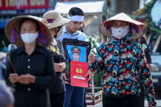 Khởi tố tội giết người, tạm giam 2 đối tượng tông tử vong chiến sĩ cảnh sát cơ động ở Bắc Giang