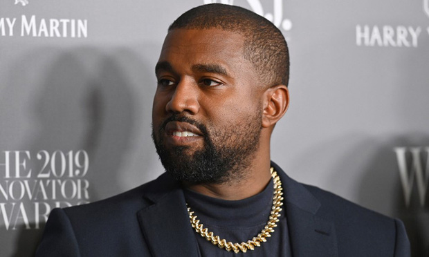 Kanye West điên cuồng đăng clip đi tiểu lên cúp Grammy kèm 168 bài đăng khủng bố Twitter suốt 5 tiếng rạng sáng nay-1
