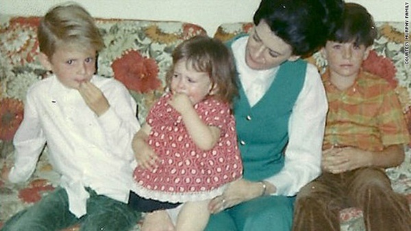 Cuộc đời bé trai 5 tuổi bị hủy hoại bởi thí nghiệm chữa hành vi nữ tính: Học phổ thông chỉ dám ăn trưa trong nhà vệ sinh, tự tử ở tuổi 38-3