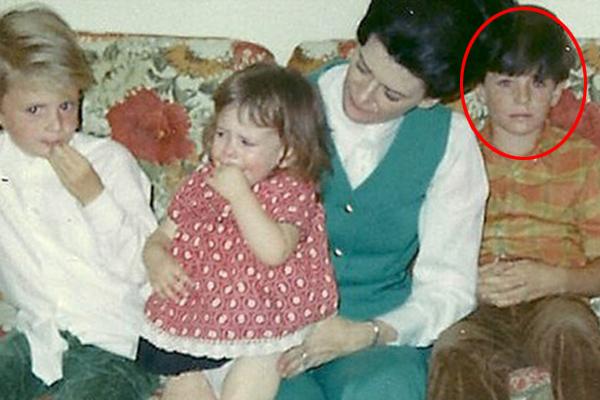 Bé trai chấn thương sọ não vì bị kính đè, toàn bộ cảnh tượng khiến ai cũng thót tim, nhưng dư luận lại chỉ trích những người xung quanh-3