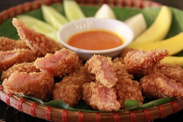 Nem chua rán vỉa hè siêu hút khách cả người lớn lẫn trẻ nhỏ: Chuyên gia cảnh báo những nguy cơ tiềm ẩn-2