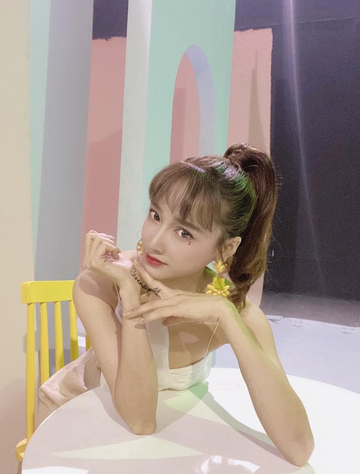 Nhã Phương cuồng giảm cân đến mức gầy tong teo, dạo gầy đây còn mê dùng app chỉnh sửa nhìn mãi mới nhận ra-6