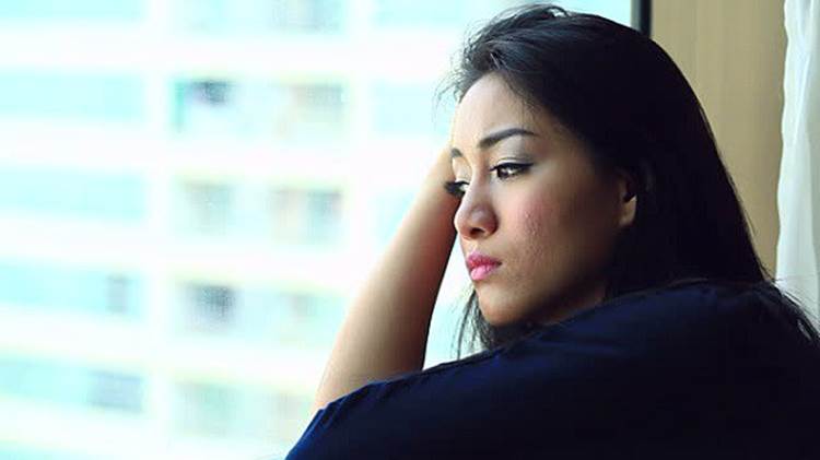 Bị viện trả về, bố chồng ôm chặt nhét vào tay sổ đỏ, rồi nói câu khiến tôi khiếp sợ-1