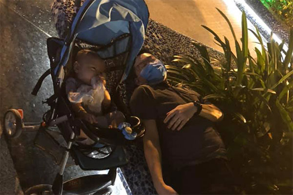 Mua thảm về tập thể dục, cô gái khiến tất cả ngao ngán vì pha cuộn người... nằm nghịch-6