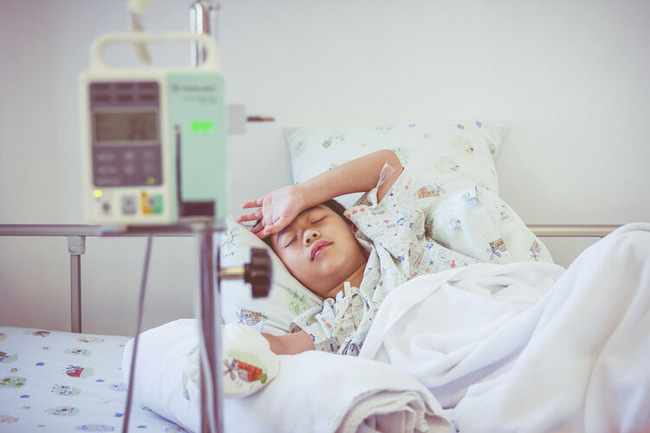 Cha mẹ cứng đầu nhất định không làm theo lời bác sĩ, 2 năm sau cậu bé 11 tuổi phát hiện bị bệnh thận giai đoạn cuối-1