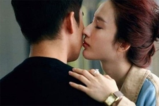 Bắt quả tang vợ cùng trai trẻ trong nhà nghỉ, hành động đánh ghen cao tay của anh trai khiến tôi nể phục vô cùng