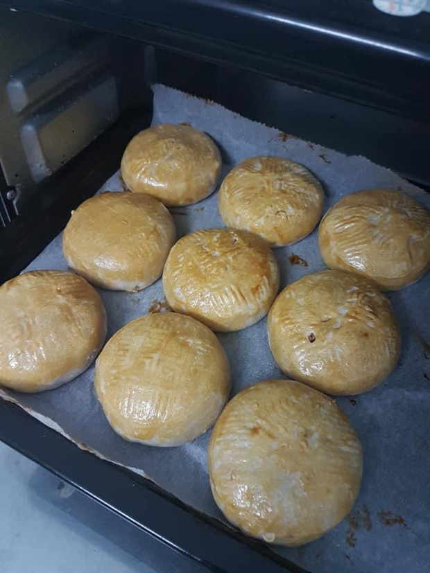 Hội Ghét bếp trổ tài làm bánh Trung thu, nhìn thành quả xong chỉ muốn quăng cả lò lẫn bánh-12
