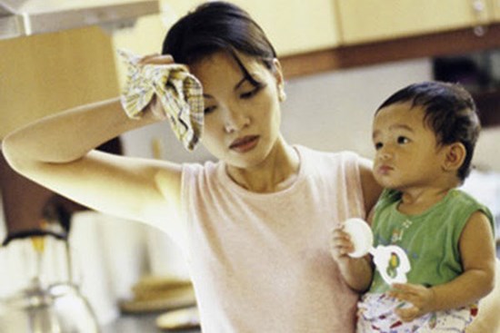 Đứng nấp sau cánh cửa chứng kiến cảnh nhân tình chăm con mình, tôi liền đưa cô ấy đến gặp vợ cũ bắt làm chuyện này ngay