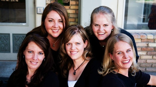 Đại gia lấy 5 vợ, luân phiên ngủ với mỗi vợ mỗi tối thứ 5 hàng tuần-2