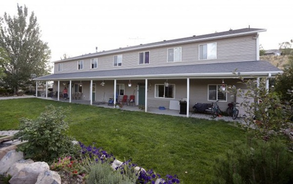 Đại gia lấy 5 vợ, luân phiên ngủ với mỗi vợ mỗi tối thứ 5 hàng tuần-5