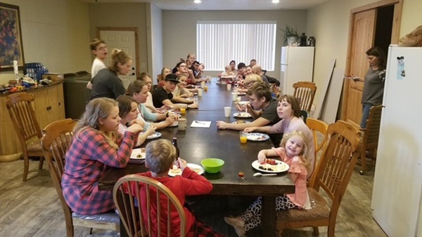 Đại gia lấy 5 vợ, luân phiên ngủ với mỗi vợ mỗi tối thứ 5 hàng tuần-6