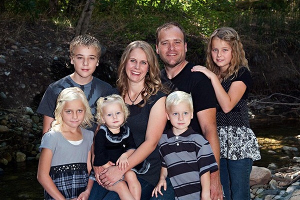 Đại gia lấy 5 vợ, luân phiên ngủ với mỗi vợ mỗi tối thứ 5 hàng tuần-7