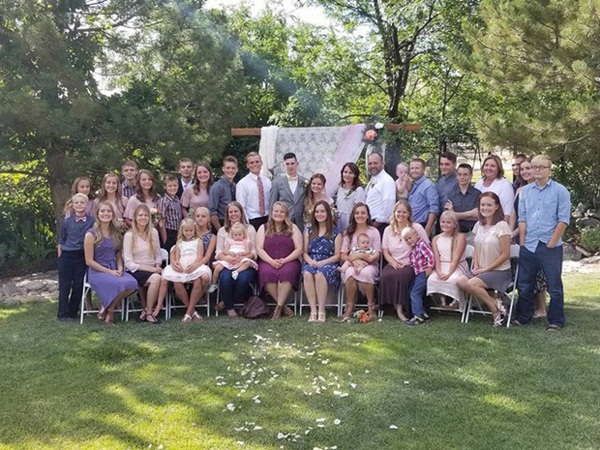 Đại gia lấy 5 vợ, luân phiên ngủ với mỗi vợ mỗi tối thứ 5 hàng tuần-13