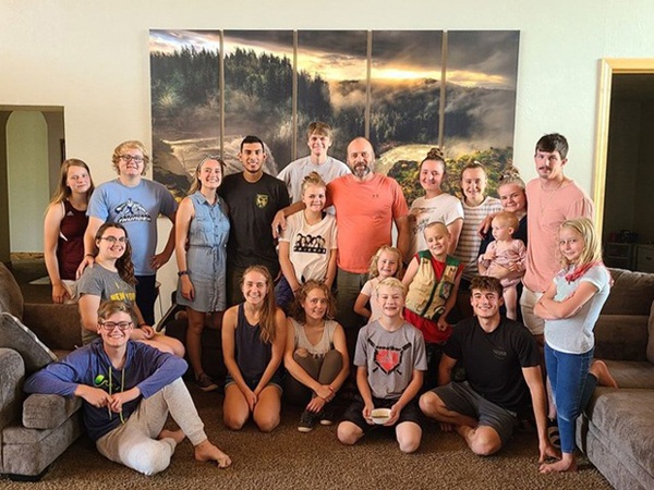 Đại gia lấy 5 vợ, luân phiên ngủ với mỗi vợ mỗi tối thứ 5 hàng tuần-14