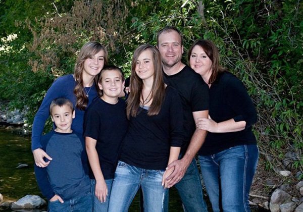 Đại gia lấy 5 vợ, luân phiên ngủ với mỗi vợ mỗi tối thứ 5 hàng tuần-9