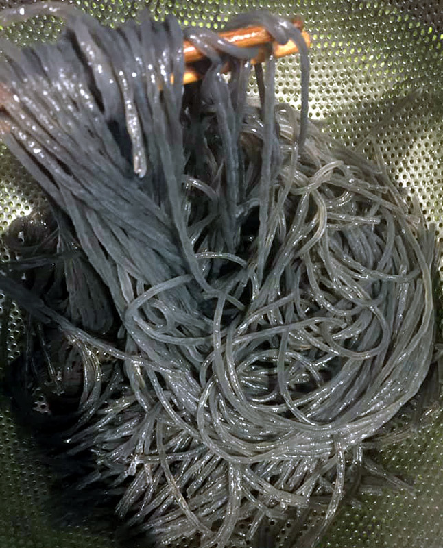 Loại miến lạ đen như than, dân sành ăn tranh nhau đặt mua-4