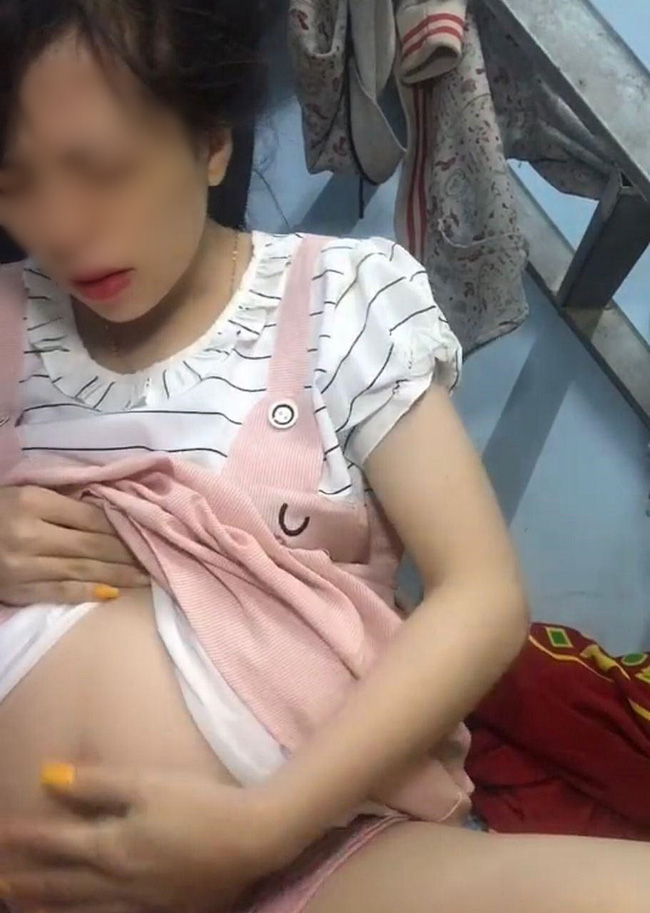 Bà bầu trẻ bị dân mạng chỉ trích gay gắt khi vừa quay livestream vừa làm hành động phản cảm, nghi ngờ bất chấp để câu view bán hàng-4