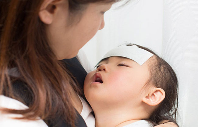 Đưa con đi cấp cứu lúc 4 giờ sáng, nhận cuộc gọi của chồng lúc 6 giờ, câu nói này của anh khiến chị ngay lập tức làm đơn ly hôn-1