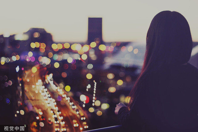 Lấy nhau không có tình yêu, chồng vẫn đối xử dịu dàng khiến chị dần yêu anh nhưng một đêm, đọc được tin nhắn này của anh, chị uất hận lập tức ly hôn-1