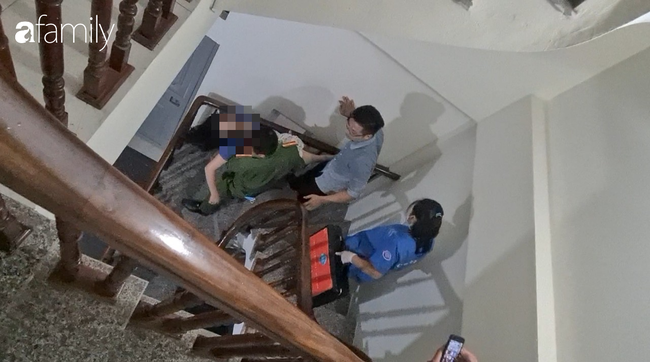 Công an phá cửa phòng trọ giải cứu cô gái mất máu nguy kịch, nghi do cắt tay tự tử vì tình-1