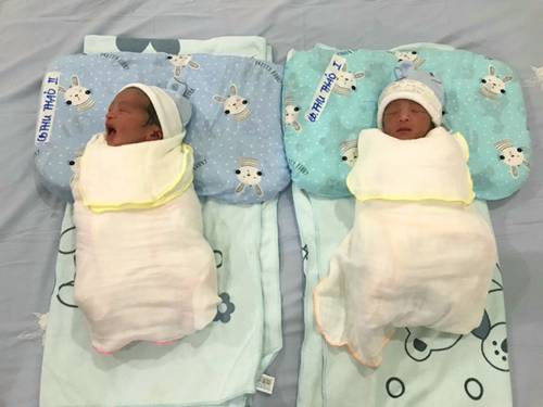 Sau sinh con với đại gia, HH Đặng Thu Thảo xuề xòa dép tổ ong, tích cực bán hàng-1